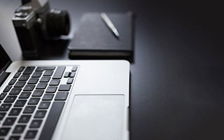 云开体育官网-维尼修斯离场时，西蒙尼不断用手指耳朵和皇马球迷